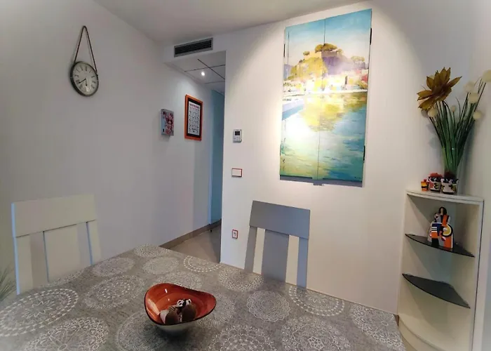 アパート Exquisito By Edeal Homes